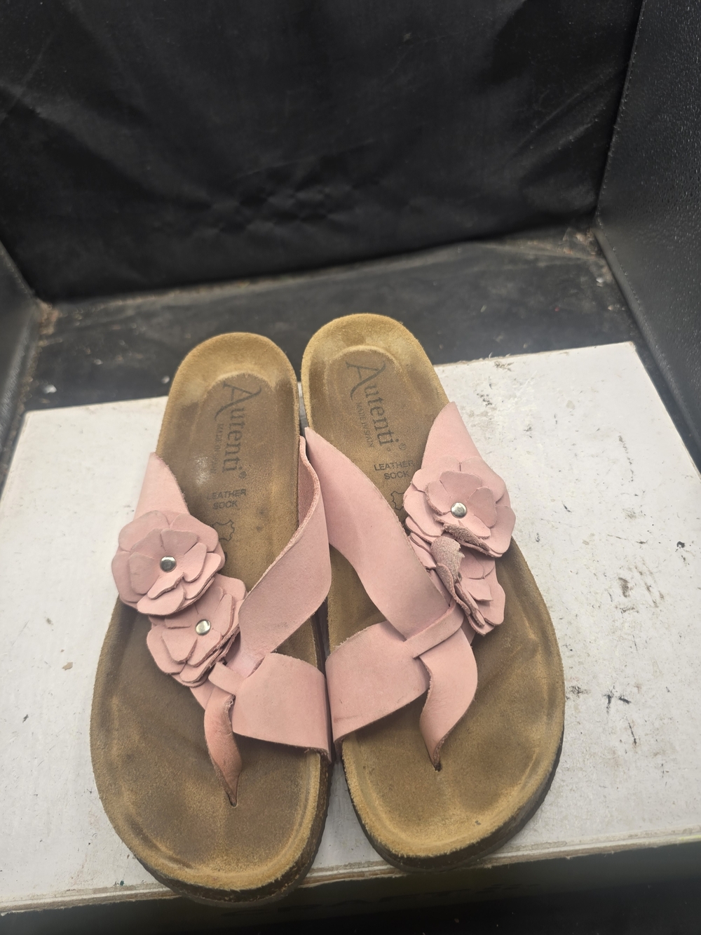 Autenti Pink Floral Leather Thong Sandals for Women